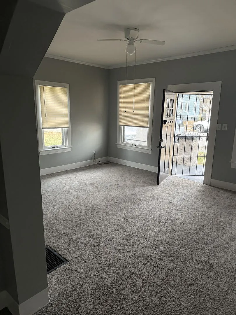 Cute And Cozy 2bd/1ba Leasing Special Move In By 9/15/2026 And Receive 50% Off Of Your Deposit. — Photo 3