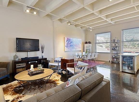 5th image of 835 Julia St APT 6