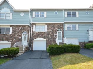 2548 Hawthorne Dr, Oakdale, PA 15071