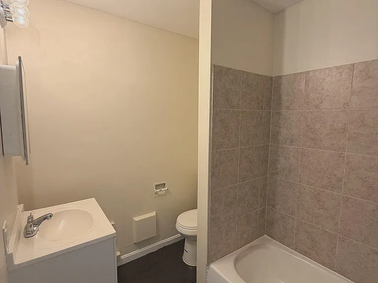 64 W Antietam St #12 — Photo 9