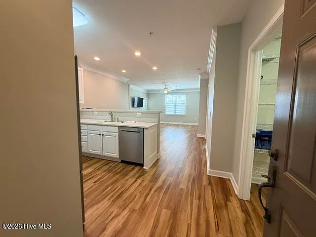 3 bed, 2.0 bath, 1391 sqft, $1,600 — Photo 3
