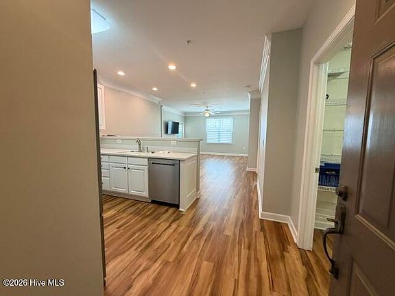 3rd image of 260 Woodlands Way Unit 2
