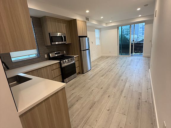 2nd image of 920 S Catalina St #3