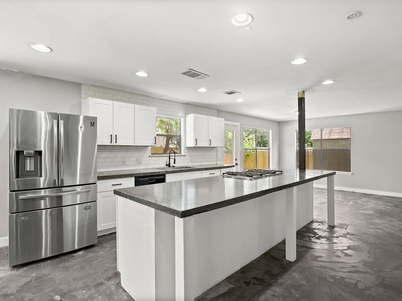 4 bed, 2.5 bath, 2190 sqft, $2,250 — Photo 3