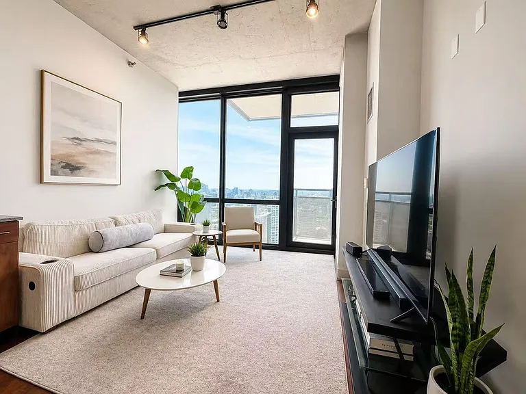 235 W Van Buren St #4204 — Photo 2