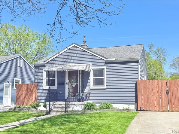252 W Rutgers Ave, Pontiac, MI 48340