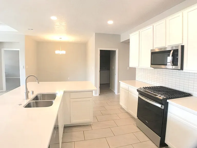 1701 Camino Rustica SW — Photo 12