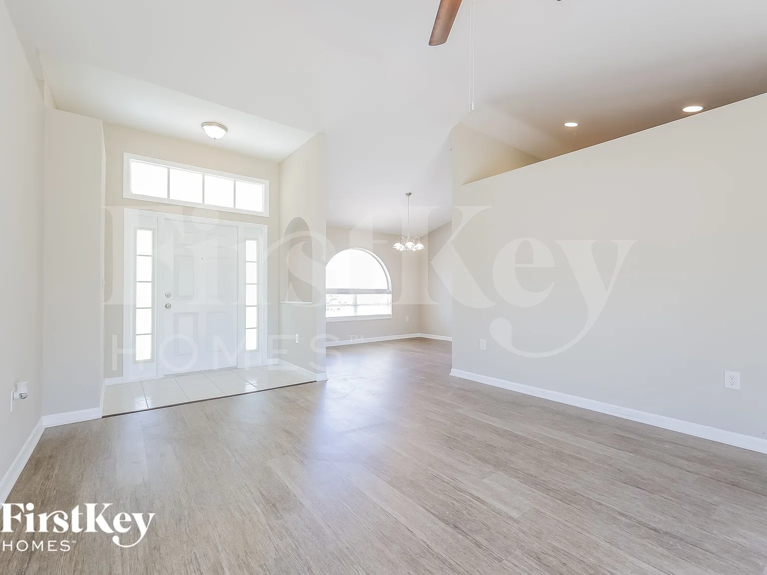 3 bed, 2.0 bath, 1561 sqft, $2,040 — Photo 3