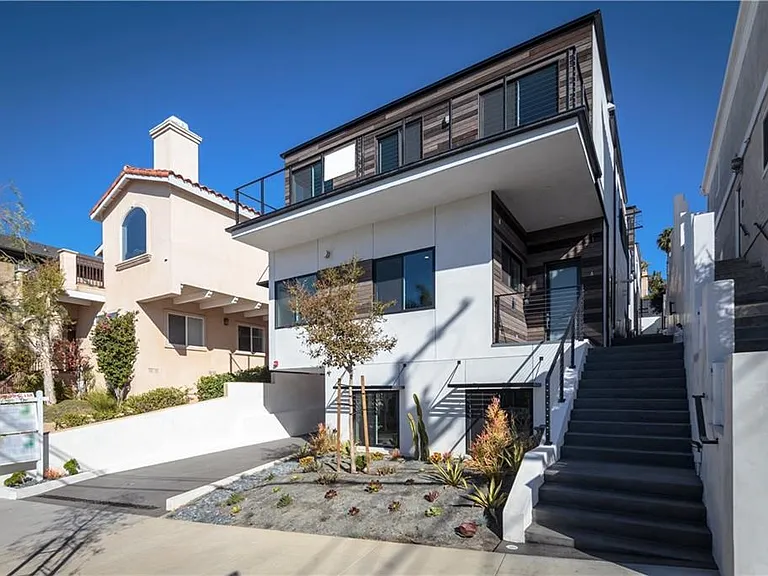 716 N Juanita Ave #A — Photo 2