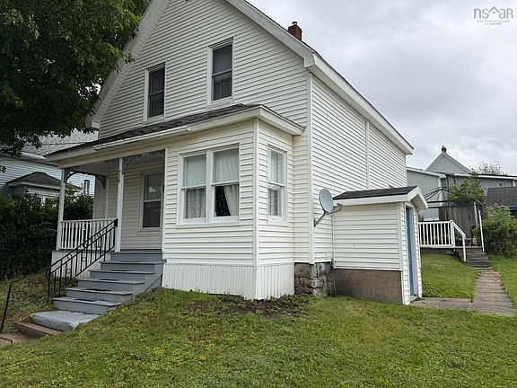2nd image of 416 Pleasant St