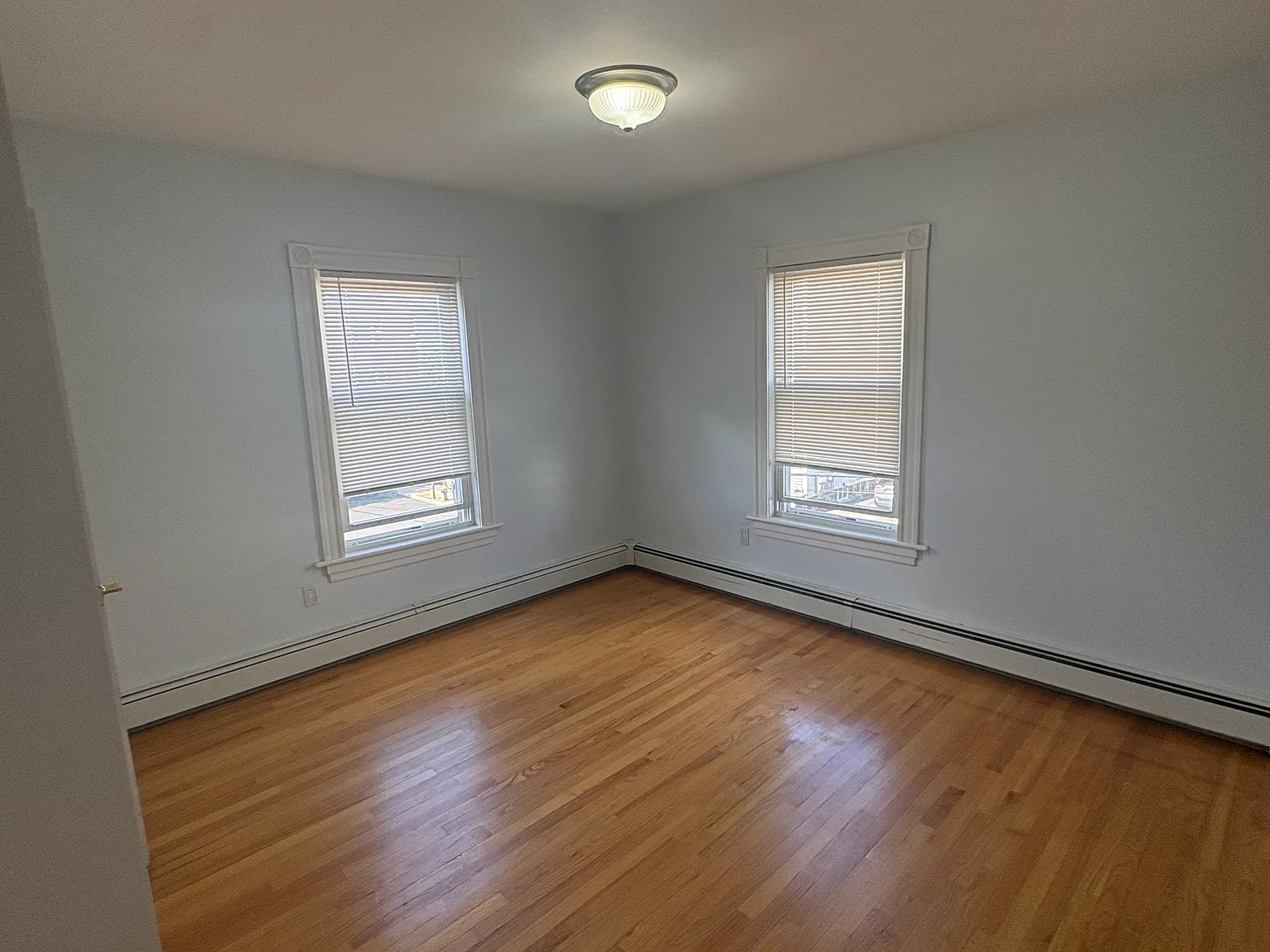 3 bed, 1000 sqft, $2,600 — Photo 1