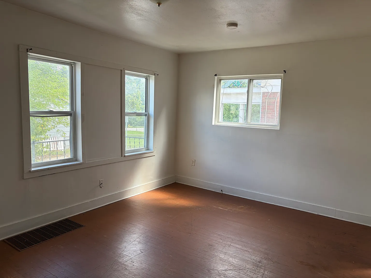 2 bed, 1.5 bath, 1000 sqft, $1,100 — Photo 3