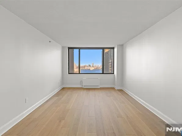45 River Drive #1915, Jersey City, NJ 07310