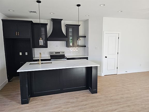 4th image of 5031 Colonial Ave