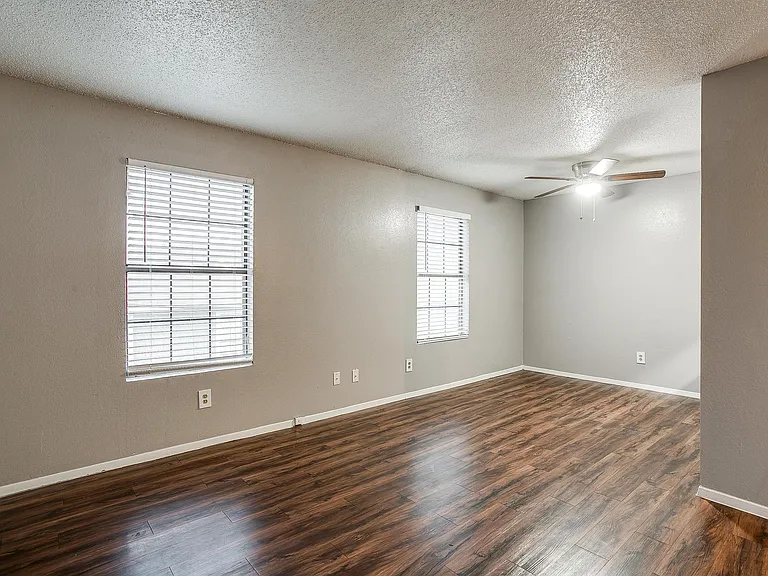River Ranch Apartments — Photo 11