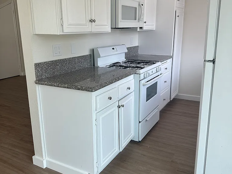 14116 Tiara St #5 — Photo 4