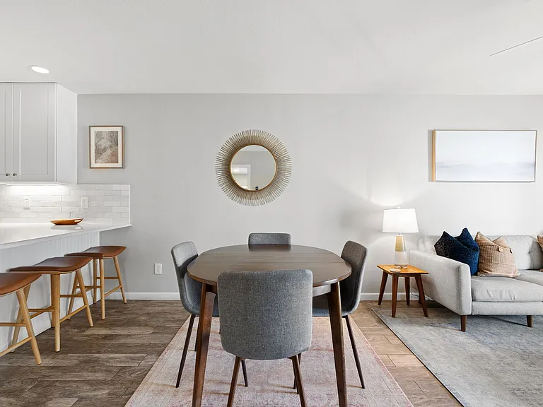 104 Cove E #106 — Photo 1
