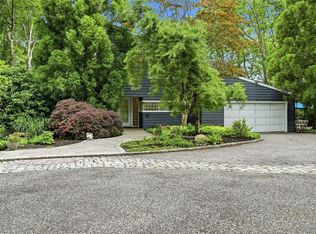 18 Nicole Court, Manorville, NY 11949