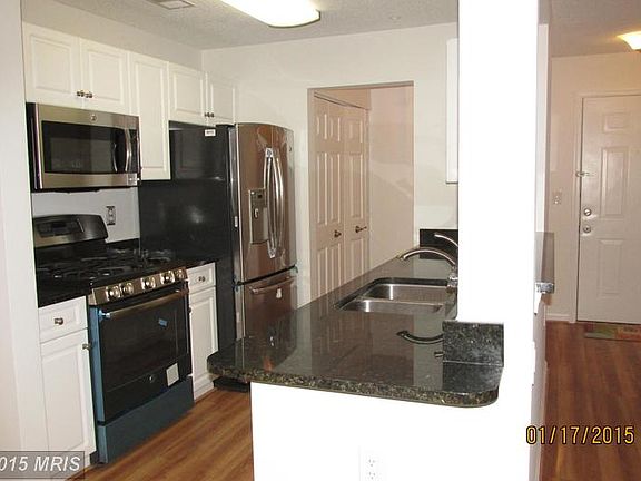 3rd image of 10009 Vanderbilt Cir #35