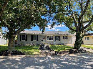 40 Dartmouth Rd, Parlin, NJ 08859