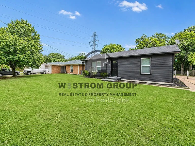 136 Arthur Dr — Photo 2