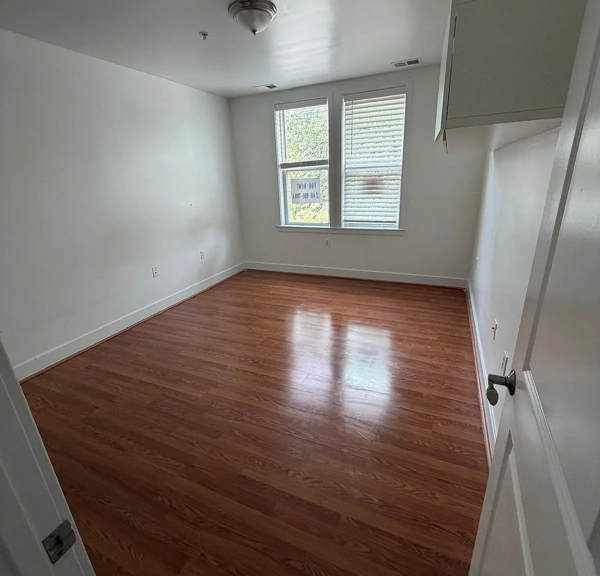 2 bed, 650 sqft, $2,300 — Photo 1