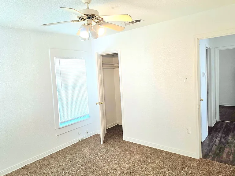 2621 Windsor Ave — Photo 6