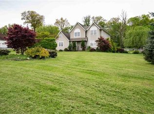 31 Red Schoolhouse Rd, Chestnut Ridge, NY 10977