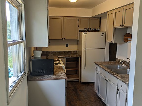 3rd image of 529 Calder Ave