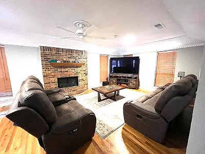 3 bed, 1936 sqft, $3,200 — Photo 4
