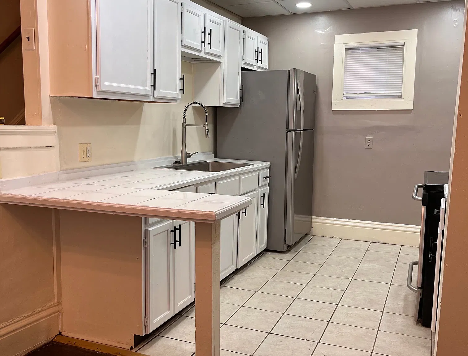 6 bed, 1982 sqft, $2,600 — Photo 2