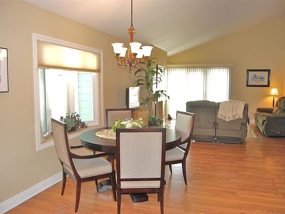 Light & Airy Great Room!