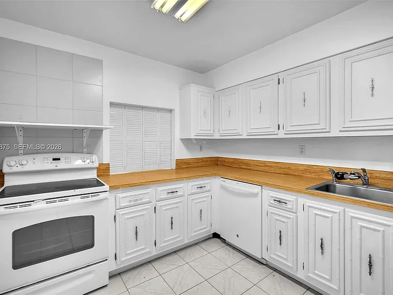 1000 Parkview Dr #229 — Photo 13