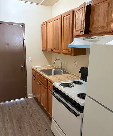1100 W 3rd St #2MID — Photo 8