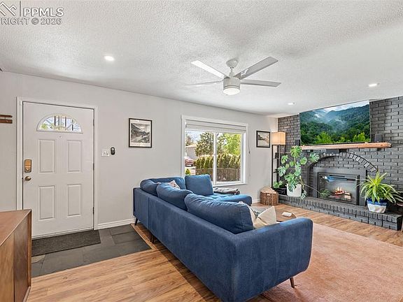 5th image of 3002 Greenwood Cir