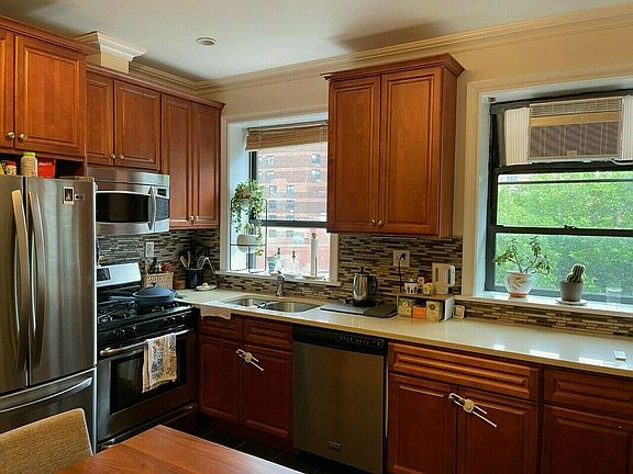2nd image of 434 Clermont Ave APT 4