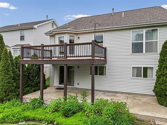 3rd image of 102 Hollow Brook Dr