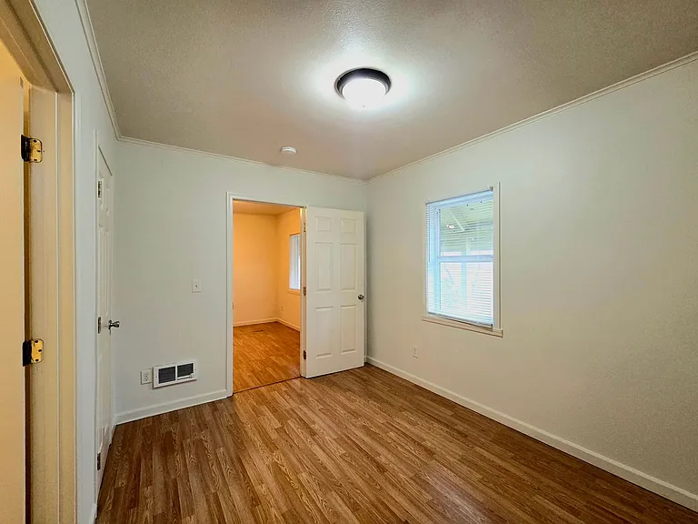 703 Pioneer Ave — Photo 13