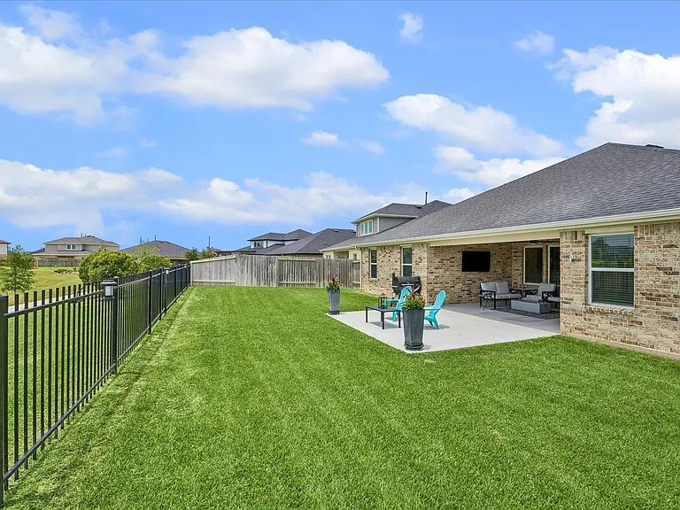 3335 Kendleshire Ln — Photo 32