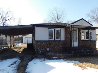 161 15th St N, Springfield, MI 49037