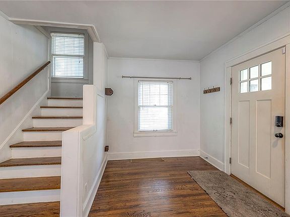 4th image of 824 W 75th St