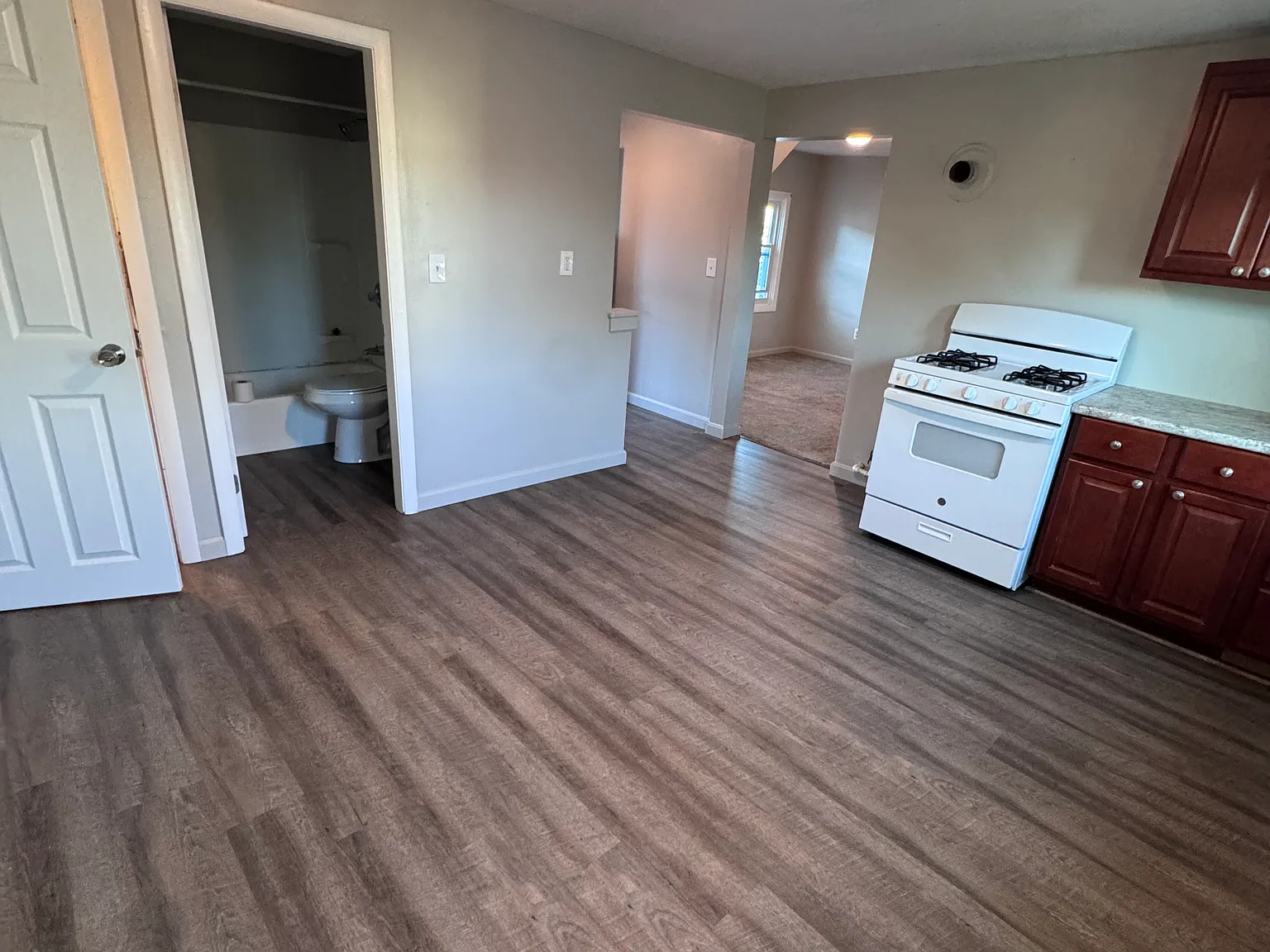 2 bed, 950 sqft, $1,800 — Photo 2