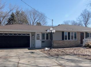 210 E 28th St S, Newton, IA