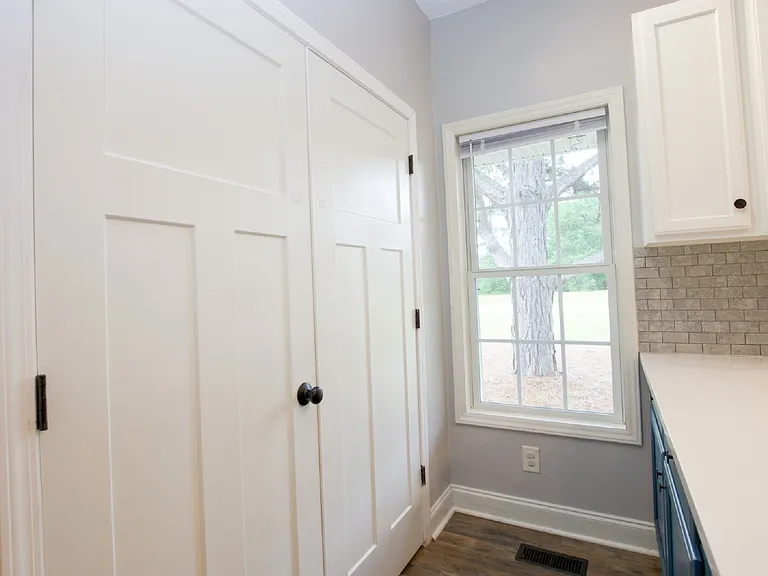 102 Willow Creek Ln — Photo 12