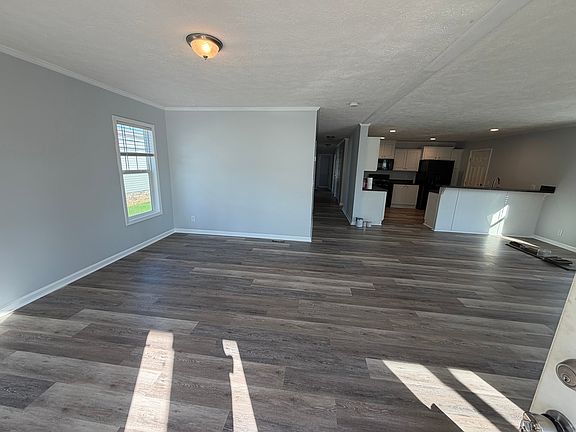 2nd image of 824 Lookout Dr