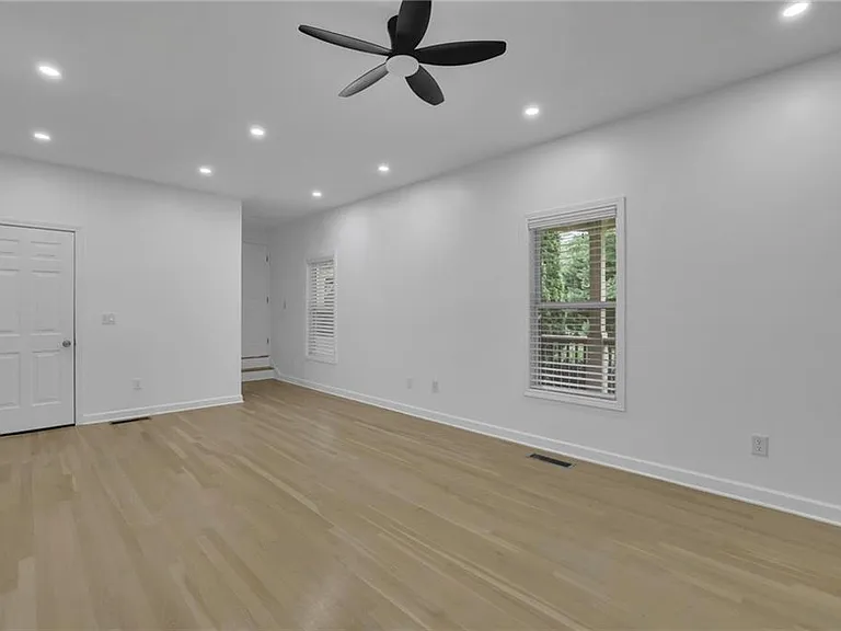 902 Whistler Ln — Photo 8