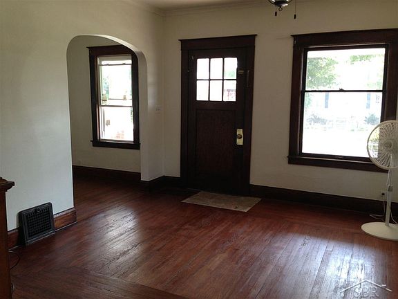 5th image of 2871 N Michigan Ave