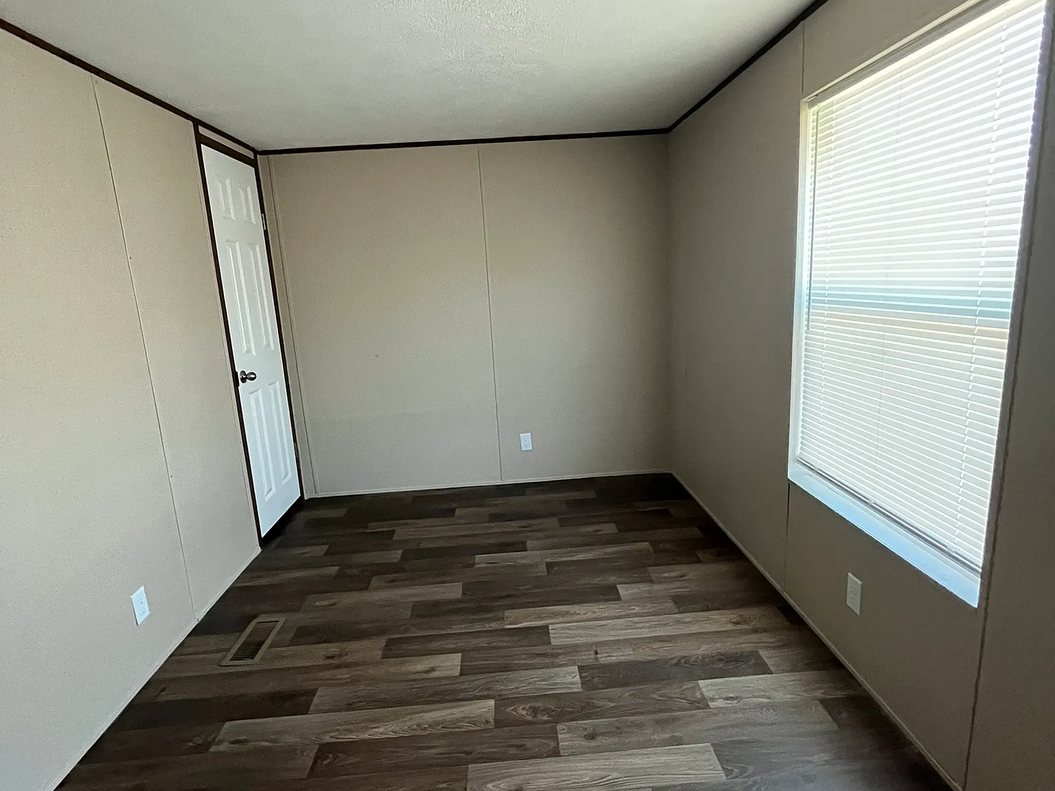 3 bed, 1080 sqft, $1,200 — Photo 4