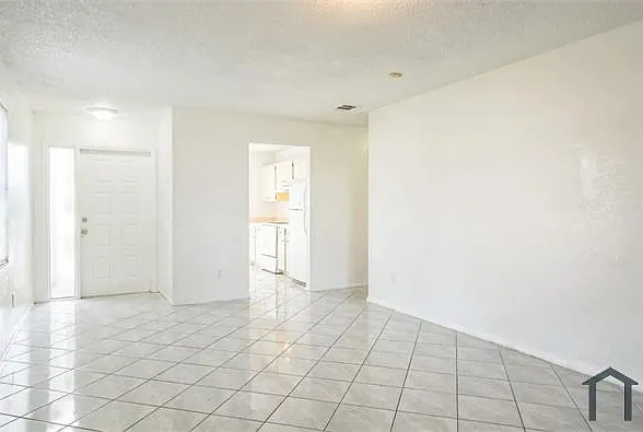 538 SW Tamworth St — Photo 9