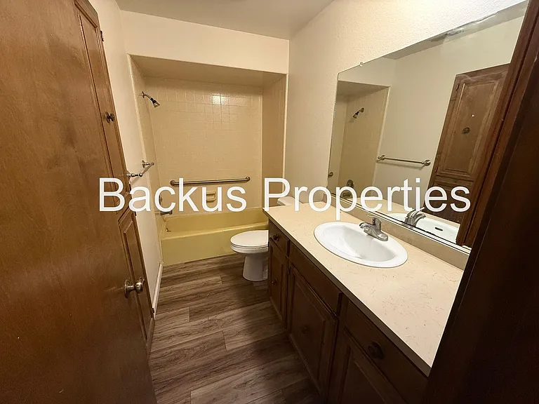 Laine St 529 — Photo 12